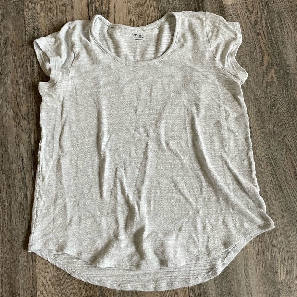 Gap Women’s lightweight knit sweater short sleeve tee, size medium